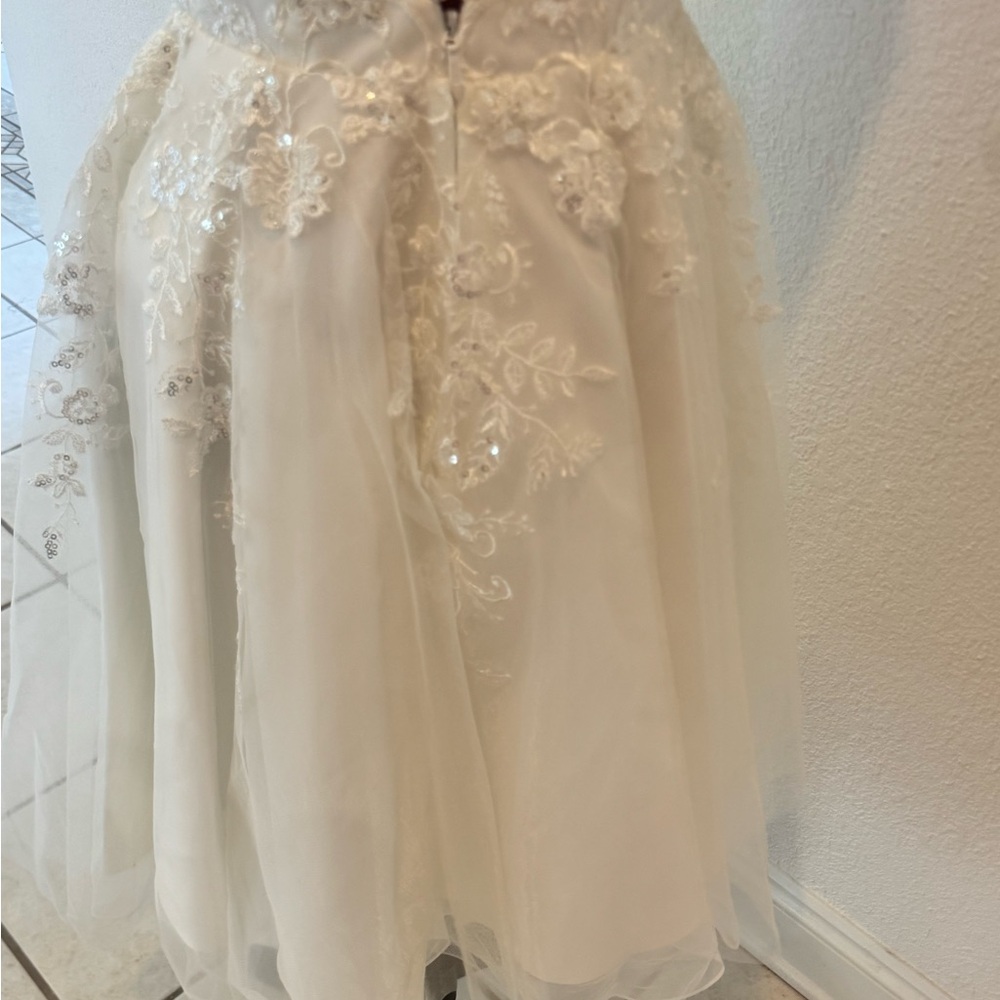JJ’s House A-line Illusion Tulle Lace Short Wedding Dress with Two Tier 31” Veil - Picture 15 of 16
